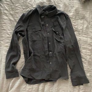 Woman’s Petite small silk long sleeve top.